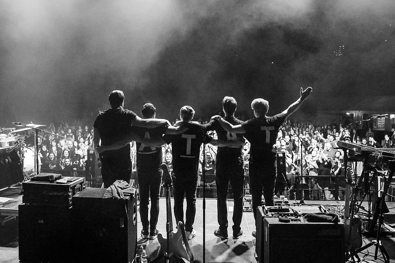 Koncert kapely Tata Bojs v Českém Krumlově si  návštěvníci jaksepatří užili. Foto: Pavel Sojka