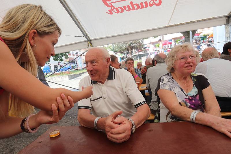 Žižkovo náměstí v Trhových Svinech zaplnily od pátku do neděle davy lidí, aby si poslechly Festival dechových hudeb Karla Valdaufa 2019.