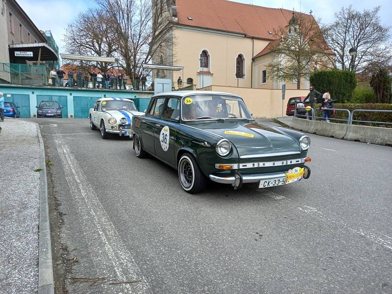 Kontrolní test veteránské rallye Spring Classic v Týně nad Vltavou.