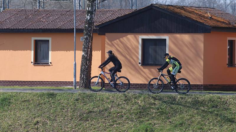 Lidé v parcích,u zámku Hluboká a českovrbenských rybnících