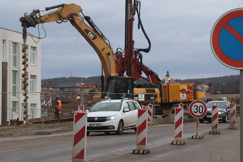 Stavba dálničního obchvatu Českých Budějovic.