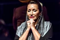 Ruská dramatická sopranistka Olga Romanko hostuje v Jihočeském divadle. Zpívá roli Santuzzy v opeře Sedlák kavalír.
