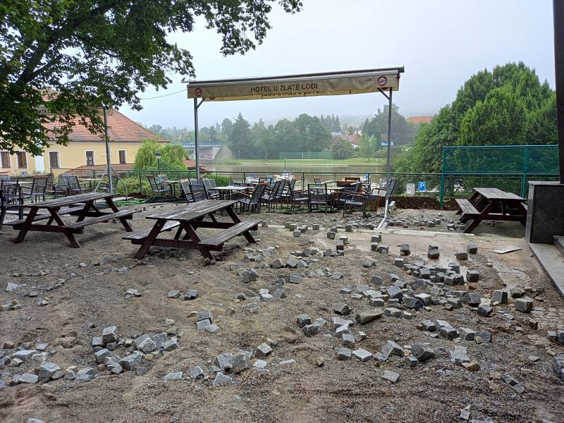 Následky bouřky z 29. června 2022 v Týně nad Vltavou.