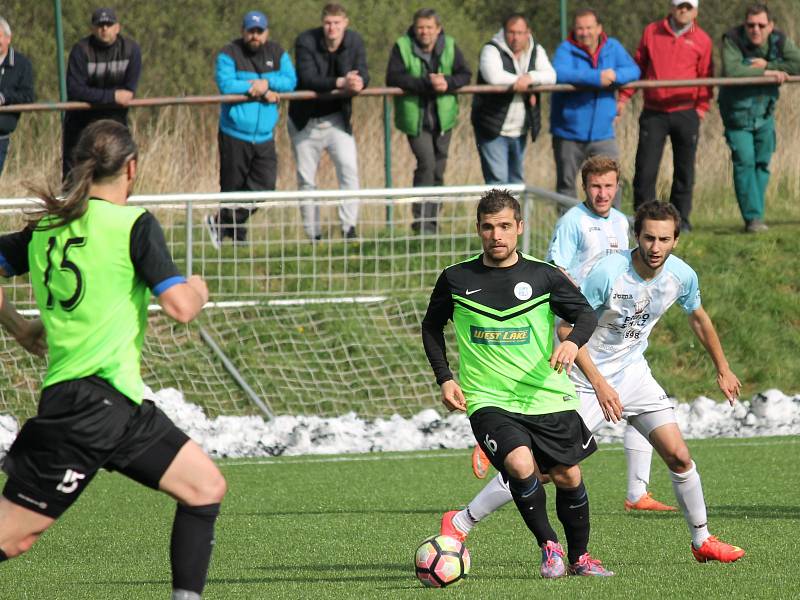 Zatímco většina týmů v kraji víkendové kolo vzdala, fotbalisté Rudolfova si kvůli počasí jen přeložili domácí duel s Jindřichovým Hradcem na Složiště. A neprohloupili - na umělé trávě v sobotu 29. dubna vyhráli 2:1 (1:1).