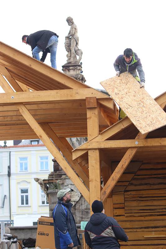 Likvidace vánočního stromu a kluziště v Českých Budějovicích.