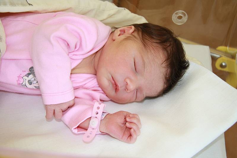 Aneta Uhrová se narodila v prachatické nemocnici 23. srpna ve 4.30 hodin, při narození vážila 3170 gramů. Rodiče Lucie Netáhlová a Jan Uher ji budou vychovávat v Javornici.