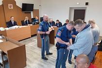 Krajský soud v Českých Budějovicích ve středu 19. října dopoledne uzavřel případ drogového gangu bosse Papeže, dealeři si nechali čas na odvolání.