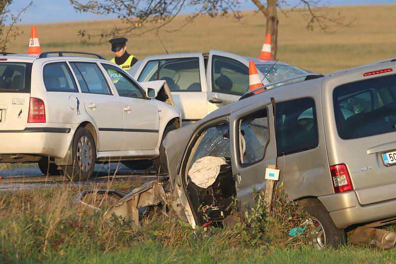 Nehoda mezi obcemi Kaliště a Zaliny  na Českobudějovicku si vyžádala čtyři těžce zraněné osoby.