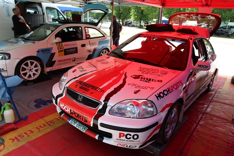 Rallye Český Krumlov má za sebou první etapu