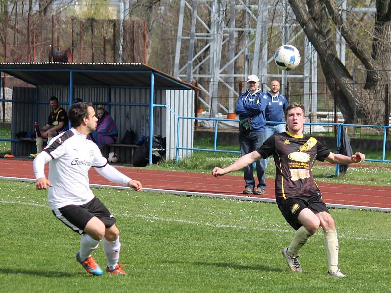 V 16. kole I.A třídy fotbalisté Čtyř Dvorů poprvé v sezoně okusili na vlastním stadionu hořkost porážky. Nové Včelnici podlehli 0:4 a jejich velká série skončila. V dalším kole svěřenci trenéra Roberta Čepičky přivítají Hrdějovice.