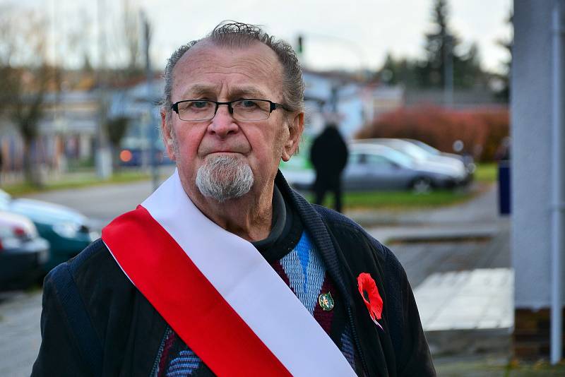 Pietní vzpomínkovou akci u příležitosti Dne válečných veteránů uspořádal v sobotu Spolek bývalých vojáků Veteráni v Týně nad Vltavou.