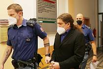 Hlavní líčení u Krajského soudu v Českých Budějovicích se sedmatřicetiletým L.P., který je obviněn z vraždy své o pět let mladší přítelkyně, pokračovalo posudky znalců v pondělí 14. února.