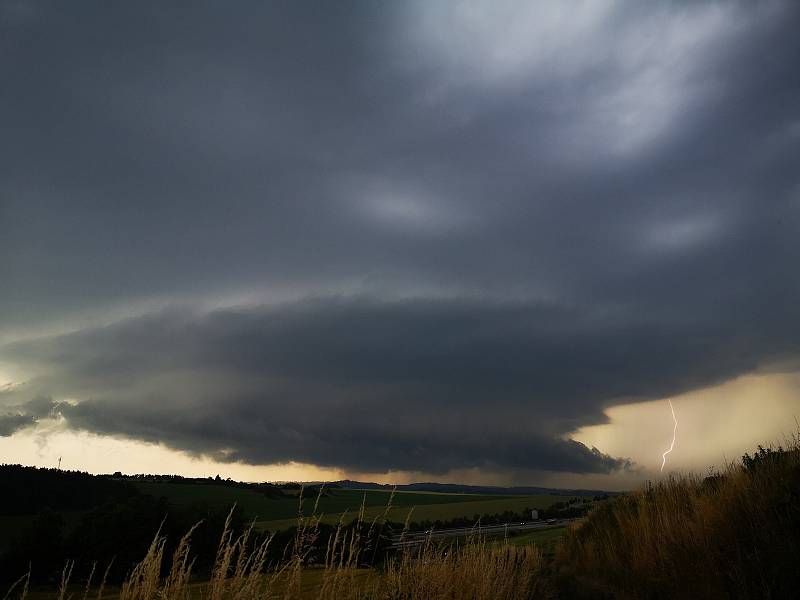 Ilustrační foto, extrémní bouřkové jevy jako supercela, tromba, self cloud a další.