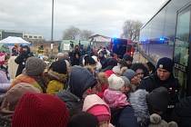 Humanitární vlak přivezl do ČR tři stovky uprchlíků.