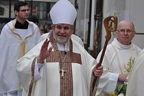 Odcházející biskup Jiří Paďour se loučil při bohoslužbě.