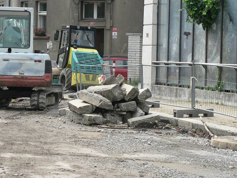 Rekonstrukce Mánesovy ulice v Českých Budějovicích. Konec července 2019.