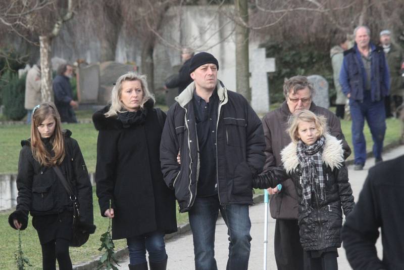Zpěvák Standa Drobek Schwarz měl 22. prosince pohřeb na hlavím hřbitově v Českých Budějovicích. Zemřel 11. prosince 2014, bylo mu 57 let. Rozloučit se s ním přišly stovky lidí.