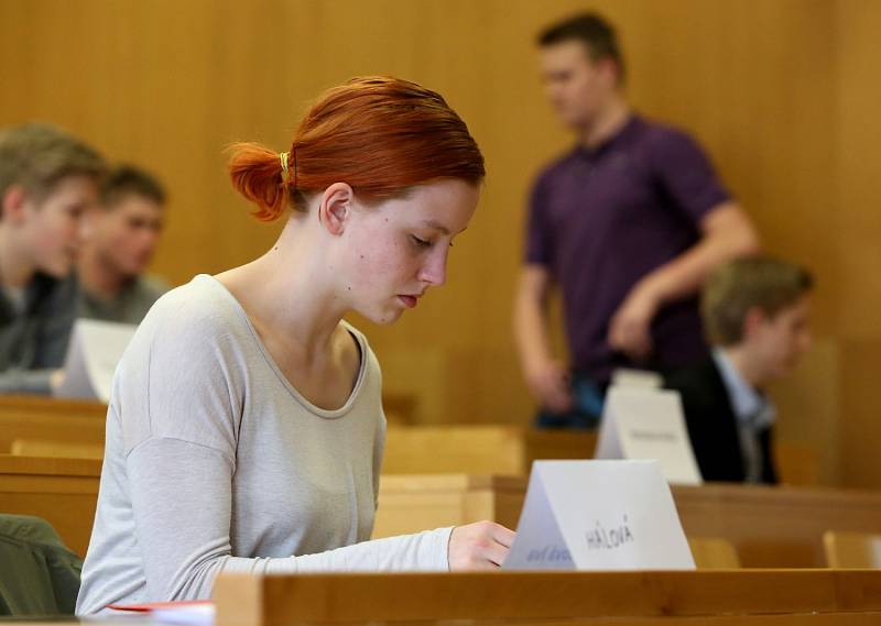 Letos poprvé zasedal budějovický studentský parlament