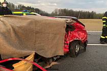 V pátek při střetu dvou aut u Krasejovky zemřela řidička toyoty.
