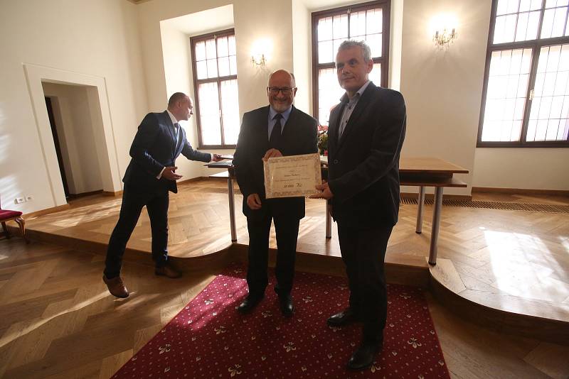 Představitelé českobudějovického Magistrátu ocenili kvalitní rekontstrukci Solnice na Piaristickém náměstí.