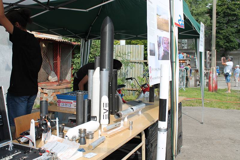 Maker Faire neboli přehlídka různých vynálezů přitáhla v sobotu od deseti hodin do českobudějovické "Žižkárny" davy návštěvníků.