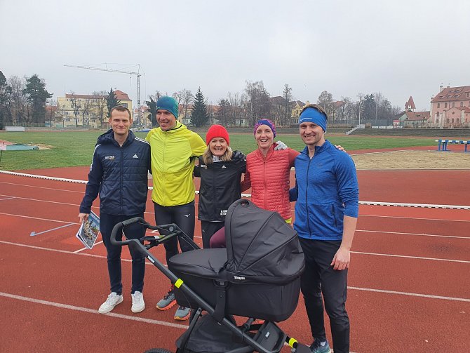 Běhá celá rodina. V pohybu jsou děti i rodiče. Mattoni 1/2Maraton České Budějovice 2024 se uskuteční  na Den dětí