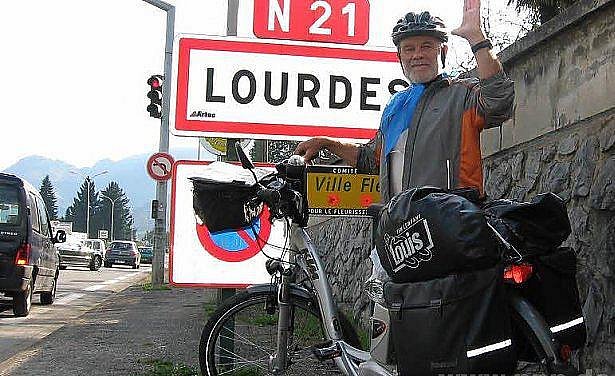 Na kole dojel od Bodamského jezera až do Lourd.