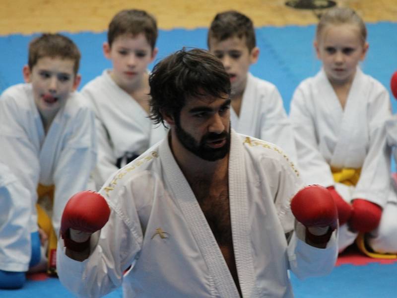 Hvězda světového karate Rafael Aghayev cvičil s Fight clubem České Budějovice.    