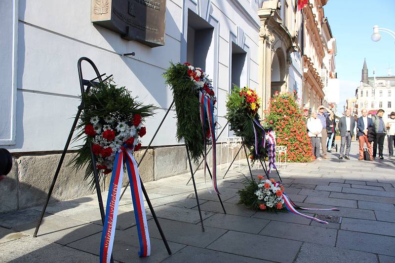 Slavnostní akt a položení věnců k pomníku T.G. Masaryka na českobudějovickém náměstí ke Dni vzniku samostatného československého státu.