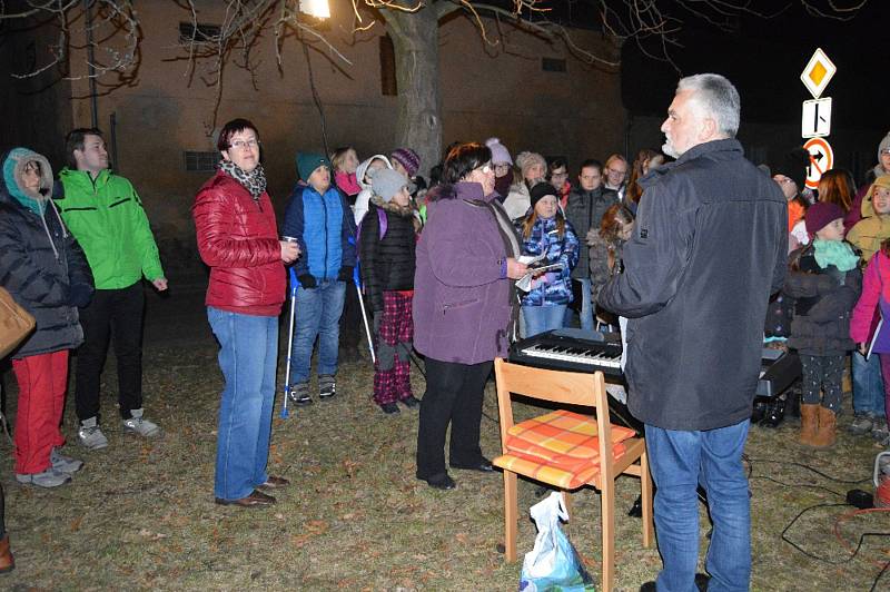 Do letošního ročníku Česko zpívá koledy se zapojili i v Pištíně.