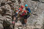 Na skále nad Vltavou mezi Hlubokou a Purkarcem je nová via ferrata, vhodná je i pro rodiny s fyzicky zdatnými dětmi.