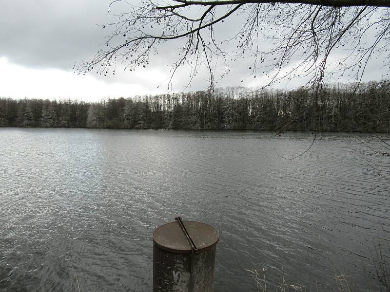 Přírodní rezervace leží na severozápadním okraji Českých Budějovic a má rozlohu 245,8 ha. Zahrnuje čtyři rybníky, mokřady a louky. Vyznačuje se bohatou a unikátní faunou i flórou.