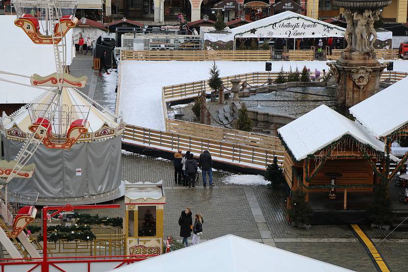 V pátek plné budějovické adventní městečko je téměř liduprázdné