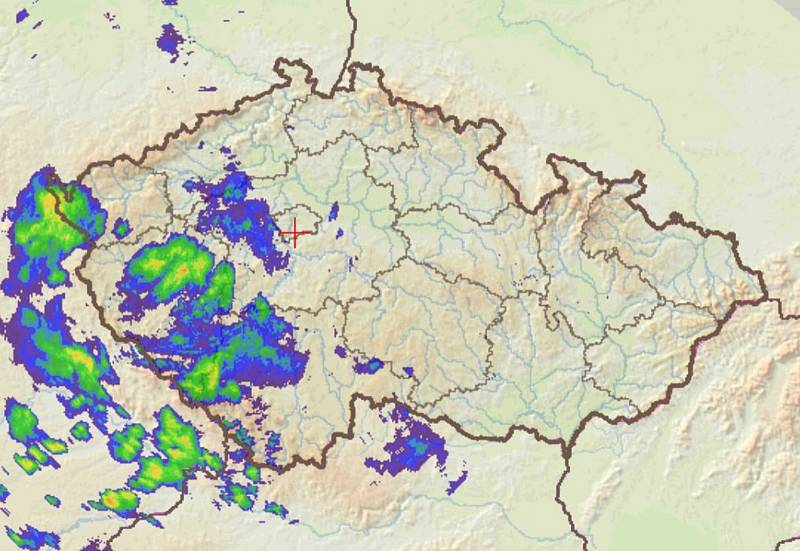 V sobotu večer přes území jižních Čech přešly první přeháňky. Snímek je z 18.15.