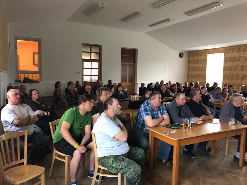 Ve středu obyvatelé  Dobřejovic diskutovali s představiteli SŽDC o výstavbě IV. koridoru.