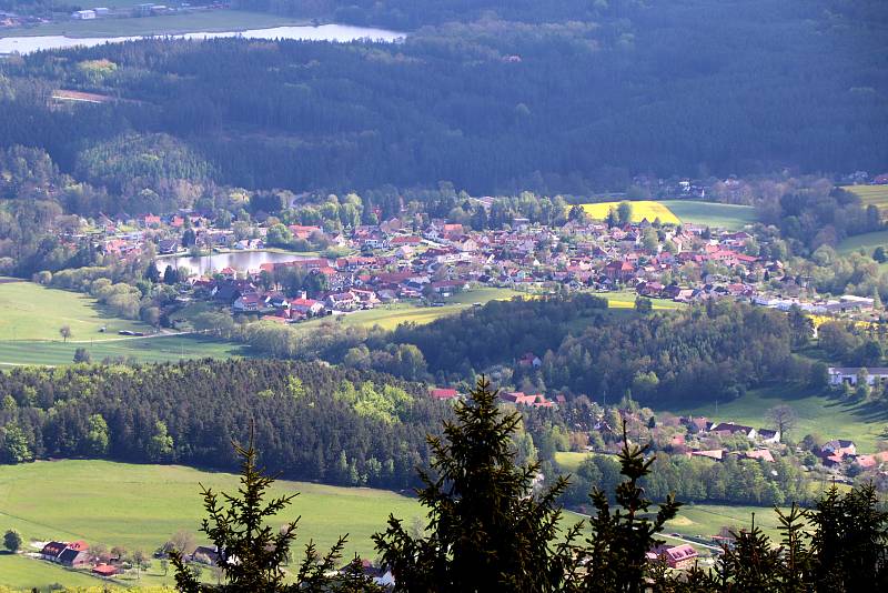 Horská chata Kleť,pohledy z rozhledny ,nedělní dopoledne záběry na českobudějovické a krumlovské rozhledy do nádherné jihočeské krajiny