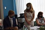 Ministr zdravotnictví se setkal s vedoucí KHS Kvetoslavou Kotrbovou a předsedkyní představenstva jihočeských nemocnic Zuzanou Roithovou.
