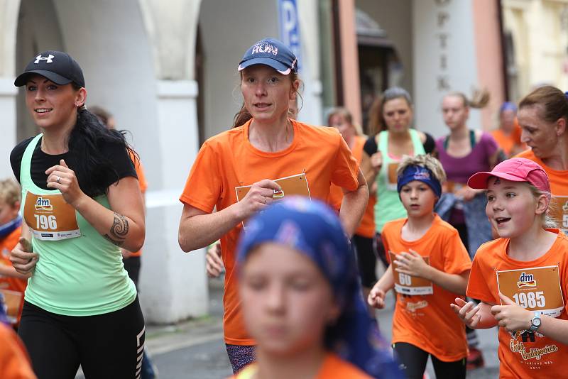 Děti a jejich rodiče a prarodiče si užili dětský  běh, který přecházel půlmaratonu.