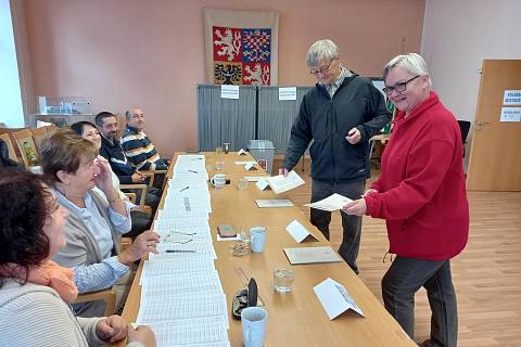 Druhé kolo senátních voleb v Hluboké nad Vltavou.