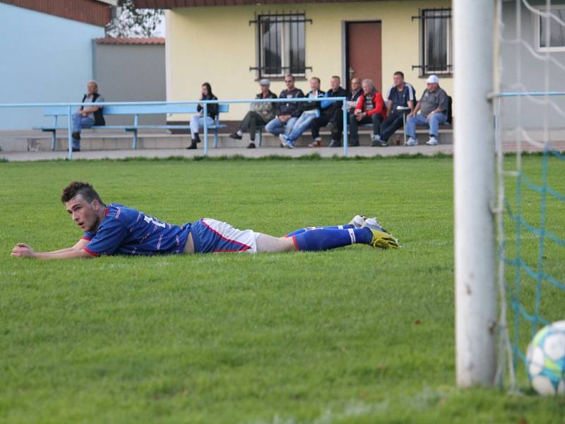 V I.B třídě Dříteň porazila na svém hřišti vedoucí Planou 3:2.