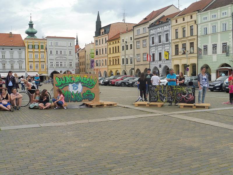 Českobudějovický studentský festival Budějovický Majáles pokračuje.