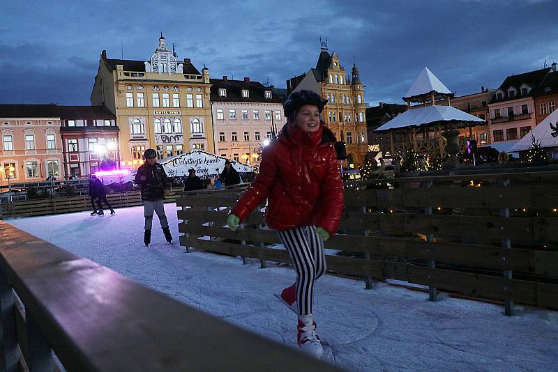 Znovuotevřená ledová plocha na českobudějovickém náměstí.