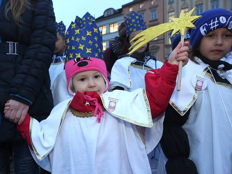 Tři králové zahájili na českobudějovickém náměstí sbírku Městské charity