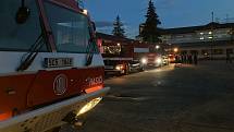 Noční výjezd jihočeských hasičů na pomoc do zasažených oblastí Moravy včetně techniky.