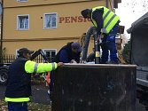Starou betonovou šachtu zanesenou odpadem zlikvidovala v Českých Budějovicích společnost FCC ve spolupráci s městem.