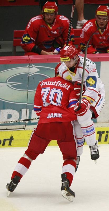 Utkání  Tipsport hokejové extraligy mezi HC Mountfield České Budějovice a HC Oceláři Třinec.