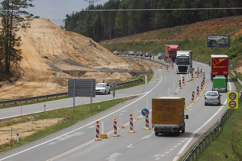 Výstavba dálnice D3 od Veselí nad Lužnicí k Usilnému.