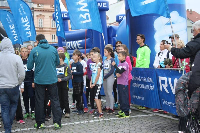 České Budějovice v sobotu rozsvítili běžci s baterkami.