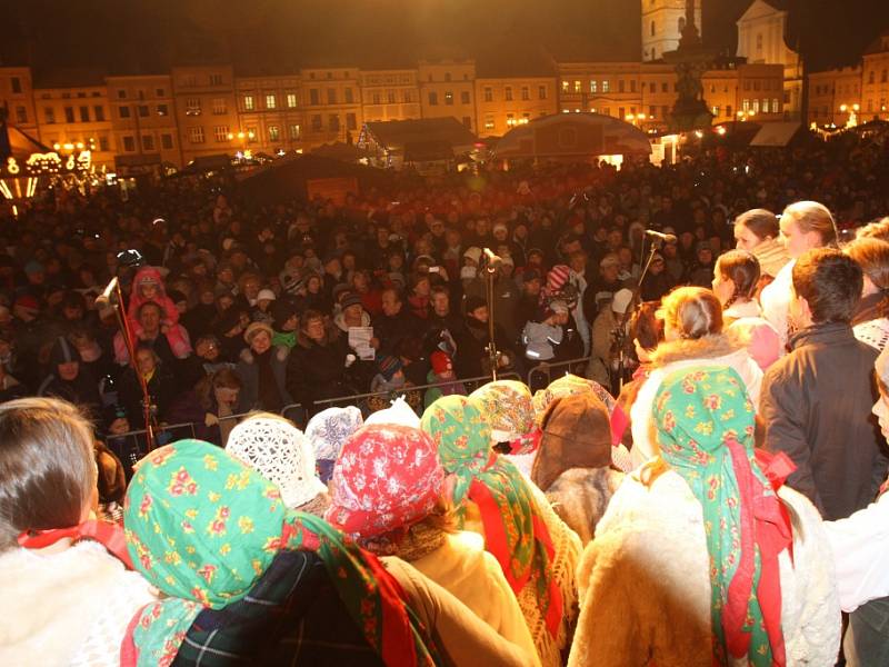 České Budějovice rozezpívala kapela Dudlajda a dětský taneční sbor Bárováček.