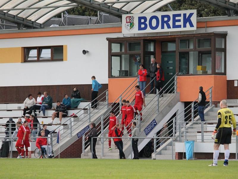 FK Borek doma porazil v duelu prvního s posledním Pištín 4:0.